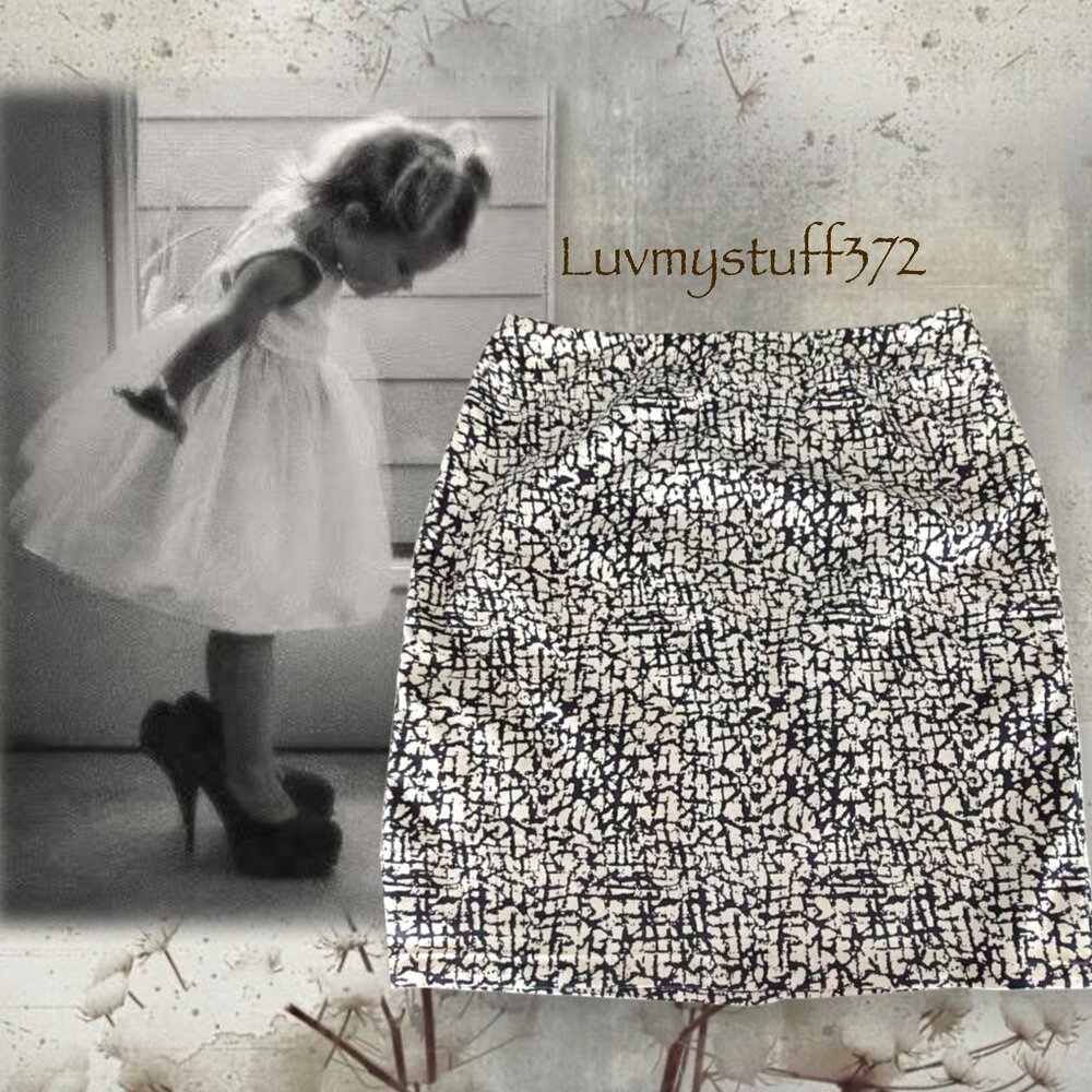 Lovely Chic Black & Ivory Crackle Pattern Pencil Skirt